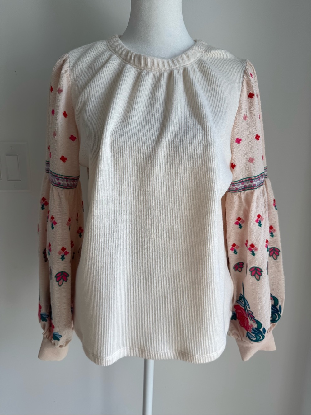 THML Top Blouse Floral Embroidered Puff Sleeves Boho Peasant sz XS NEW